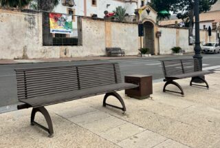 Cinisi, quattro nuove panchine installate in Piazza Vittorio Emanuele Orlando