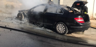 Paura a Balestrate, Vigili del Fuoco intervengono per spegnere un auto in fiamme