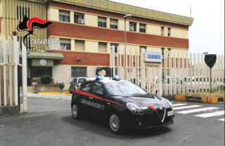 Maltrattamenti contro la compagna: scatta il divieto di avvicinamento con braccialetto elettronico a carico di un 25enne di Randazzo