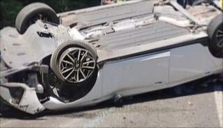 Partinico: auto cappotta in periferia, un ferito in ospedale
