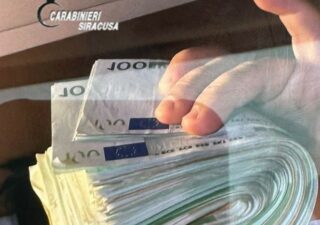 Si fingono Carabinieri e truffano un’anziana di Pachino portandole 22.000 euro: due persone arrestate