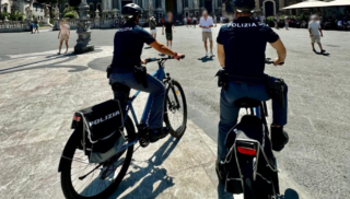 Catania, controlli nel centro storico, parchi e piazze: scendono in campo le pattuglie e-bike della Polizia di Stato
