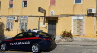 Aggredisce e rapina un’anziana che lo aveva chiamato per lavori di giardinaggio: arrestato 60enne nel messinese