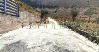 Capaci, collocati archetti dissuasori all’estremità della strada di contrada Zercate: sindaco emana ordinanza