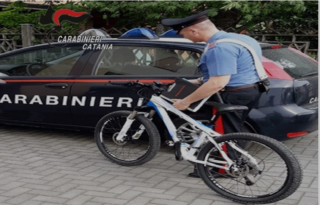 Catania, prova a rubare nei garages di un condominio: sorpreso e denunciato