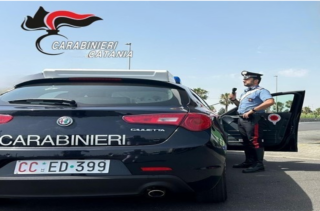 Evade dalla comunità, ma viene trovata dai Carabinieri nascosta sotto un’autovettura: una 32enne catanese finisce in carcere