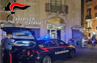Catania. Faceva “affari di droga” nel centro della movida: arrestato dai Carabinieri, spacciatore ai domiciliari