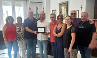 Balestrate, sindaco omaggia con una targa Gioacchino La Rosa: salvò un’intera famiglia che rischiava di annegare