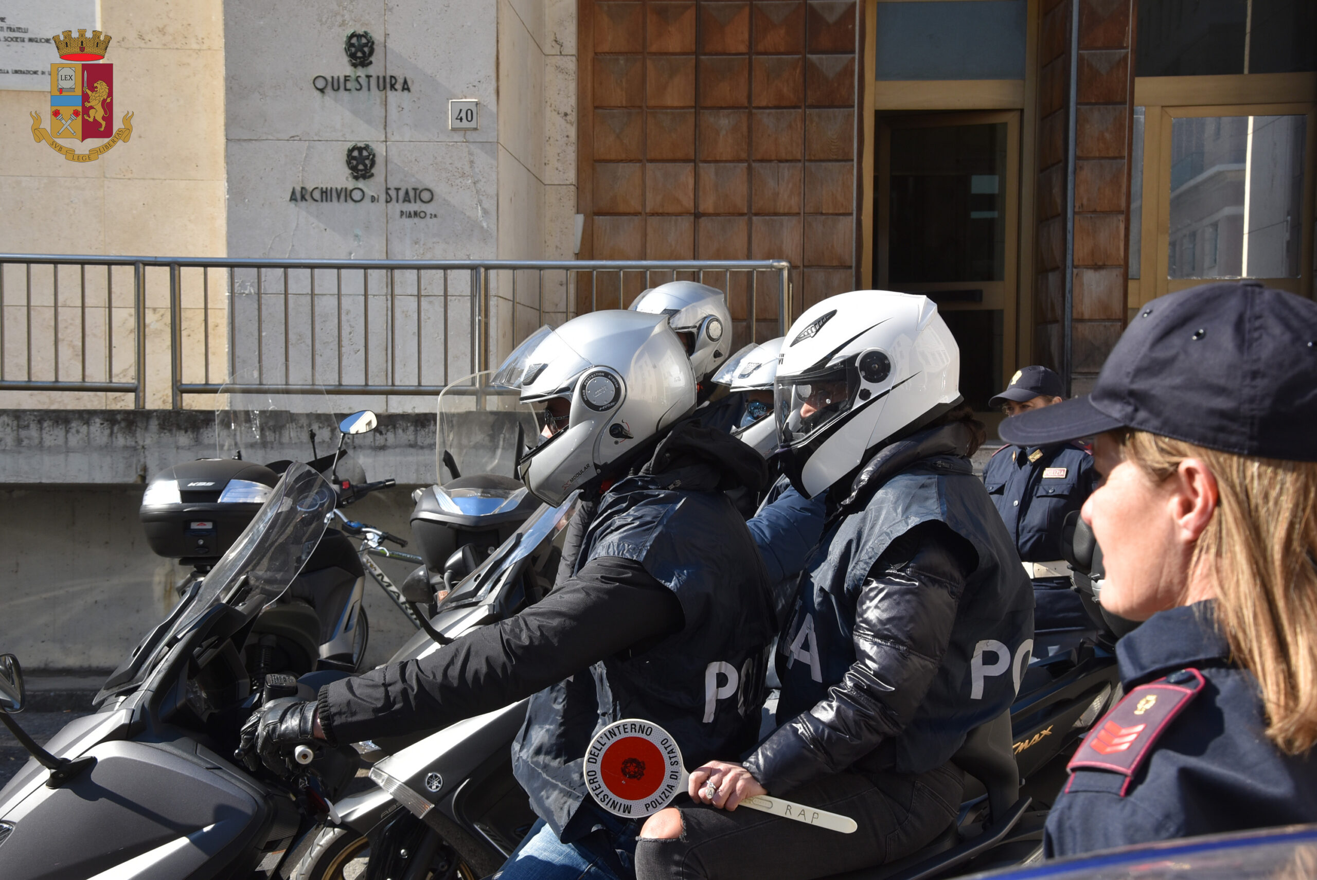 Palermo: droga nel condizionatore e dietro le grate delle finestre. Era una base operativa per&hellip;