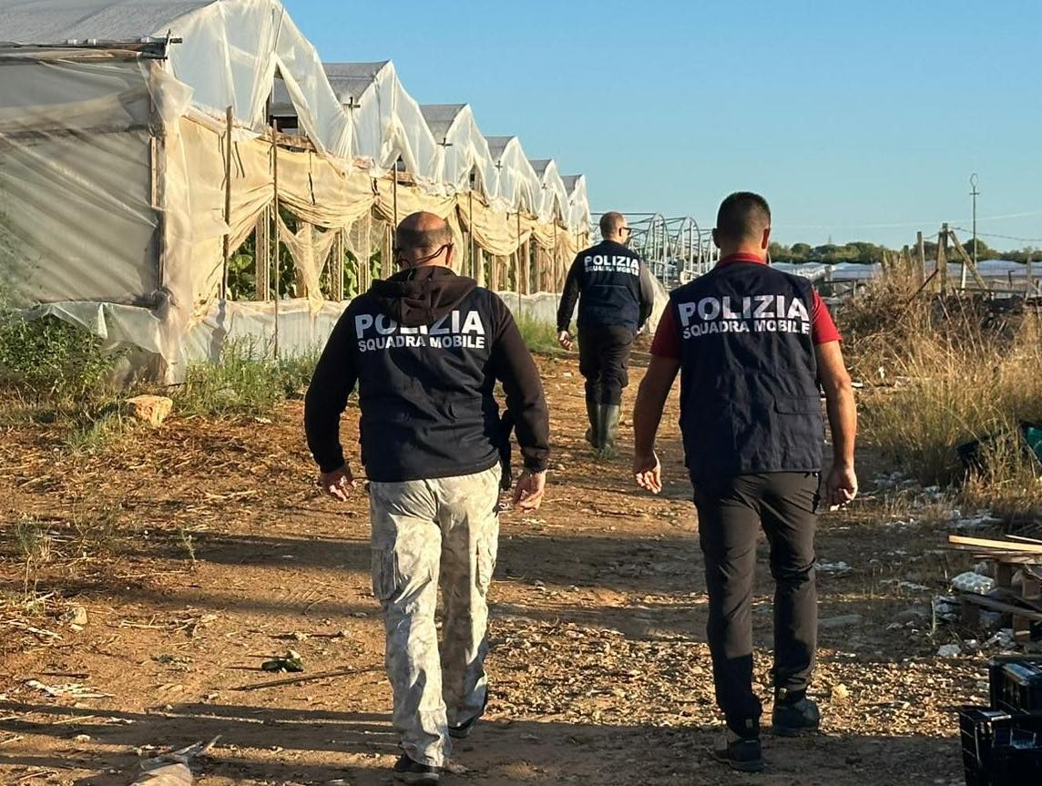 Vittoria, lotta al caporalato: la Polizia denuncia tre imprenditori agricoli
