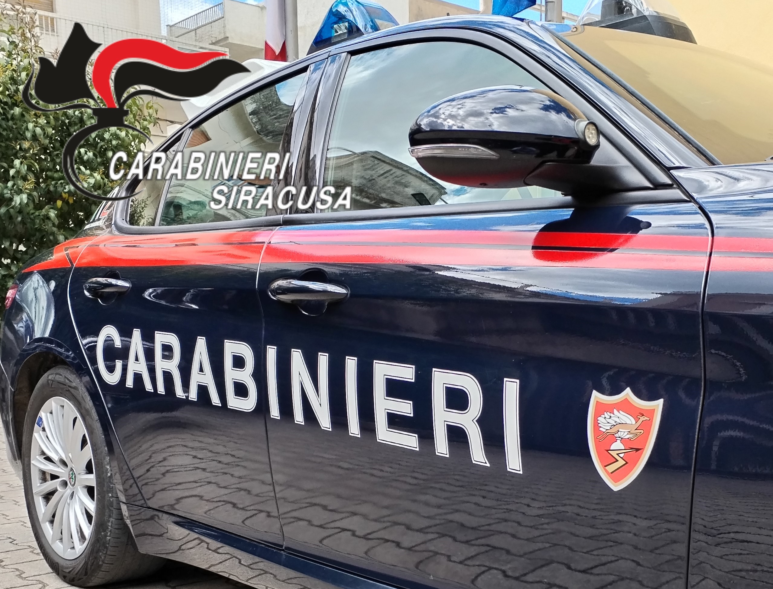 Carlentini, arrestato 49enne per spaccio e molestie