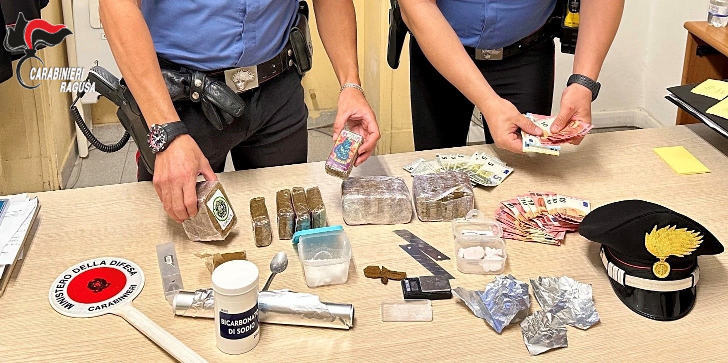 Ragusa, blitz dei Carabinieri nel centro storico: sequestrati quasi 2 kg di droga