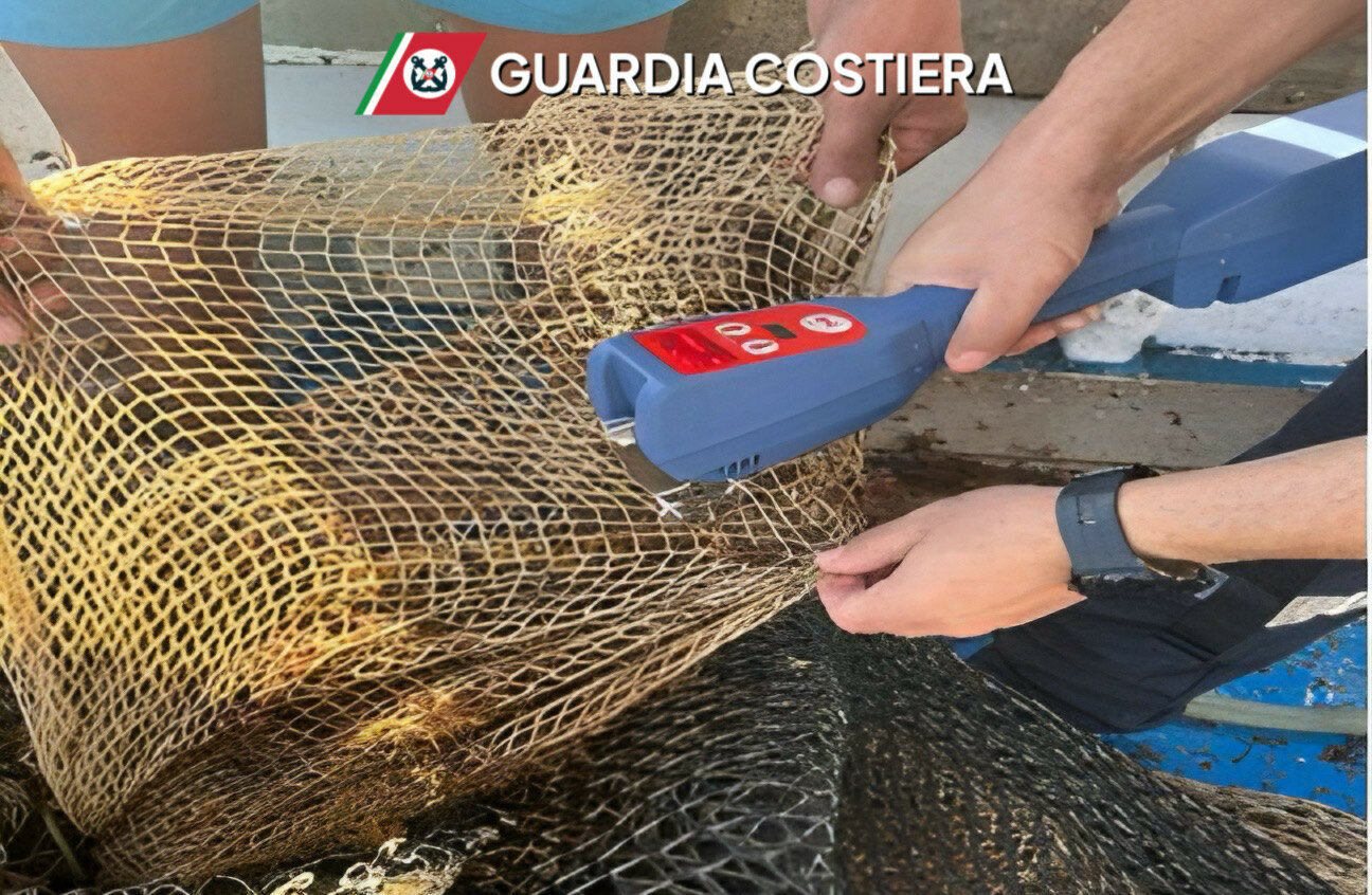 Isole Egadi, fermata un’altra unità da pesca a strascico: sequestrati rete illegale e un quintale&hellip;