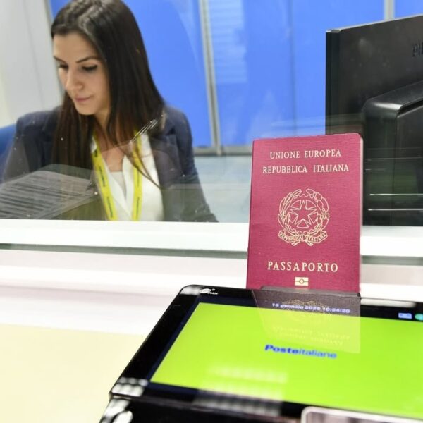 Castellammare del Golfo: passaporti all’ufficio postale