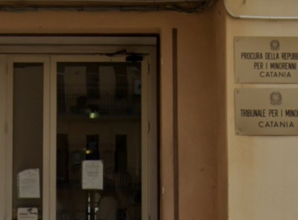 Catania, scooter senza casco davanti al Tribunale&hellip;