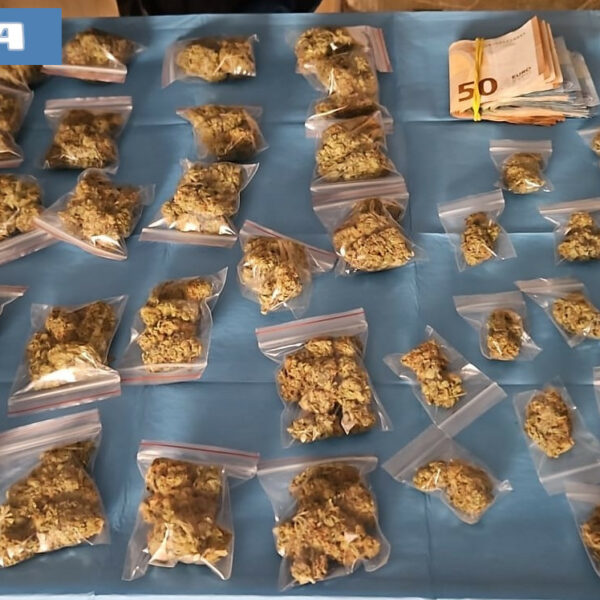 Catania, 16enne arrestato con droga e fucile&hellip;