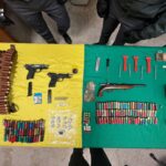 Catania, occultate in un casolare abbandonato armi e munizioni pronte all’uso