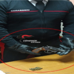 Catania, minaccia i vicini con una pistola: arrestato 74enne