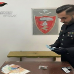 Caltagirone, inseguimento e arresto: due pregiudicati fermati con hashish e denaro contante