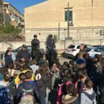Palermo, gli alunni della scuola “Falcone” in visita al Commissariato San Lorenzo: legalità e festa insieme
