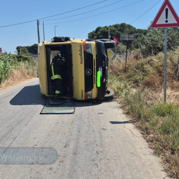 Mazara del Vallo, auto non si ferma&hellip;