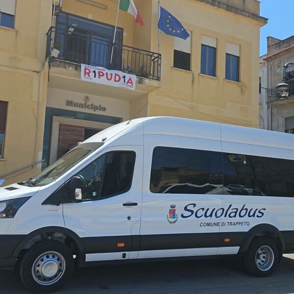 Trappeto, consegnato il nuovo scuolabus. L’amministrazione comunale:&hellip;