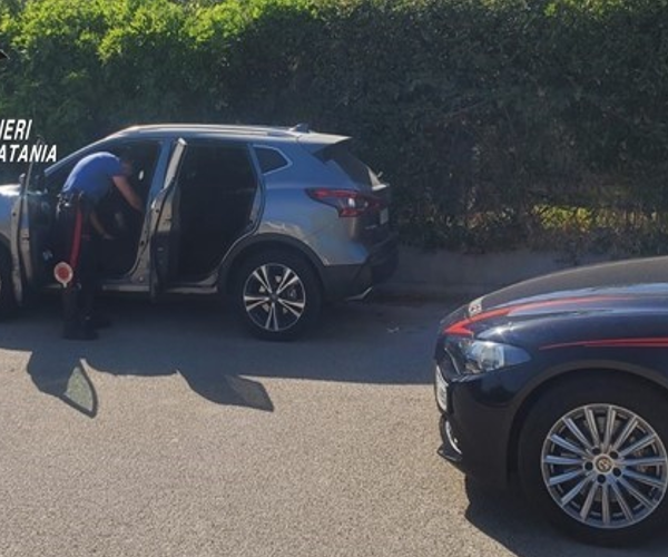 Acireale, 19enne fugge all’alt e tenta di&hellip;