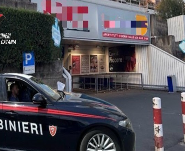 Catania, rubano una tv da 50 pollici&hellip;
