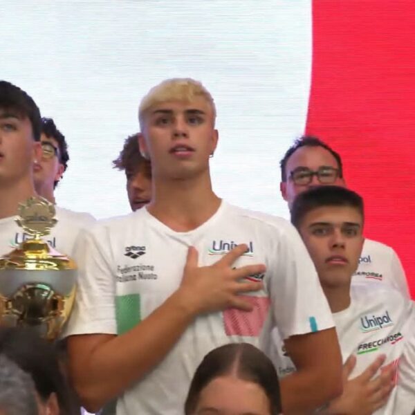 🏊‍♂️🇮🇹 Terrasini applaude il suo campione: Vincenzo&hellip;