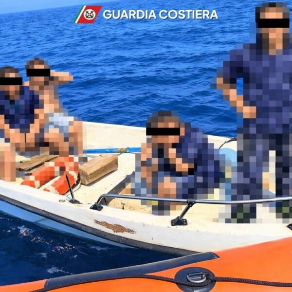 Salvati 5 minorenni in difficoltà a bordo&hellip;