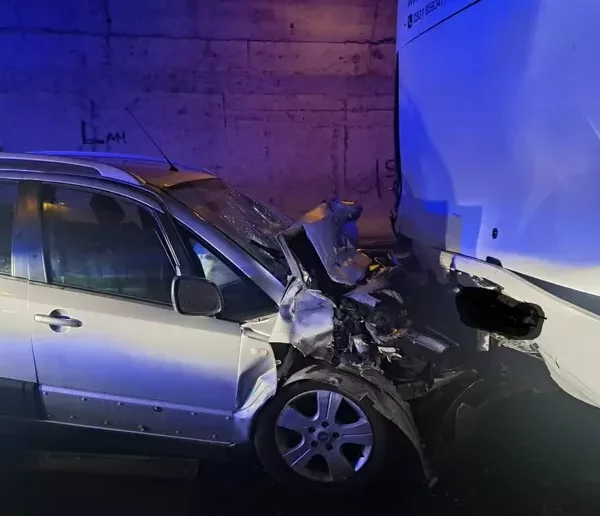 A18, auto contro bus fermo: 40enne perde&hellip;