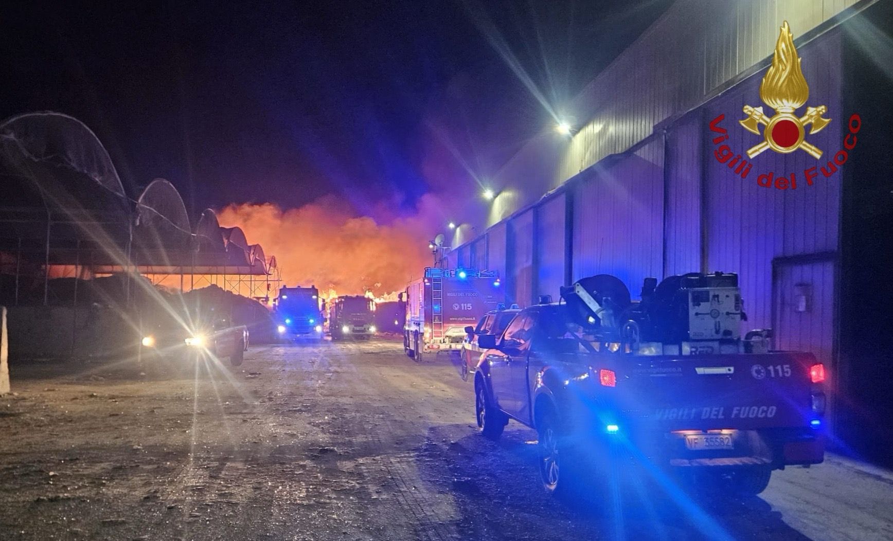 Marsala, vasto incendio in un capannone della&hellip;