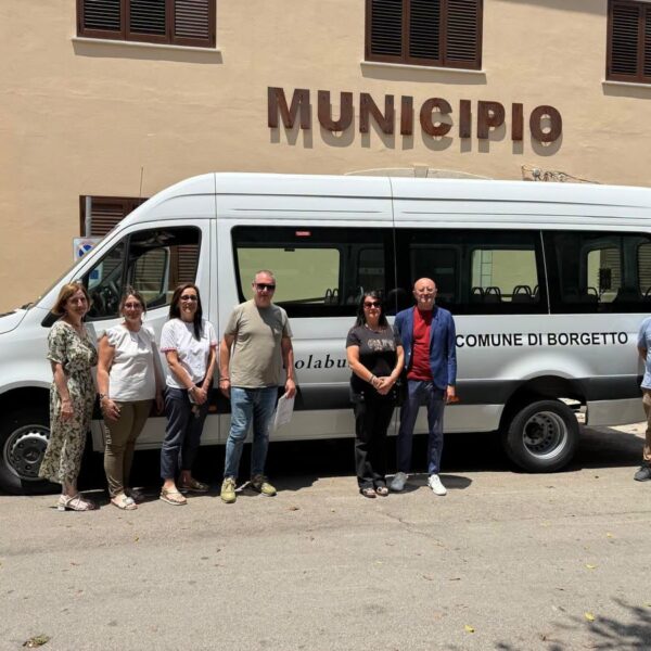 Borgetto, arriva lo scuolabus: il sindaco Davì&hellip;