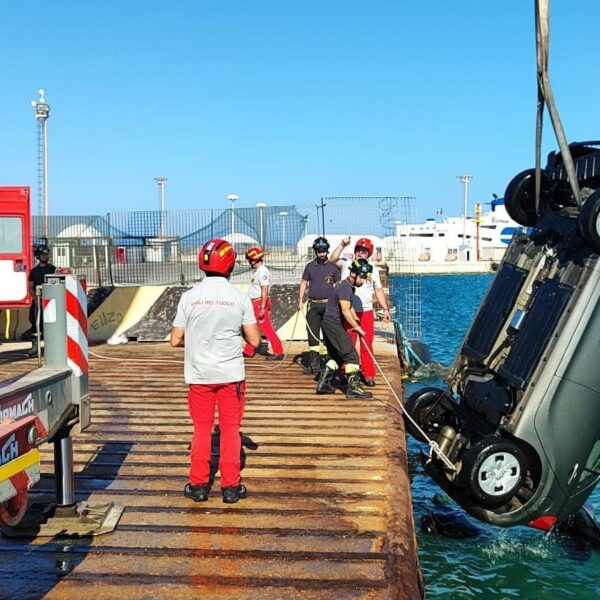 Trapani, auto finisce in mare al molo&hellip;