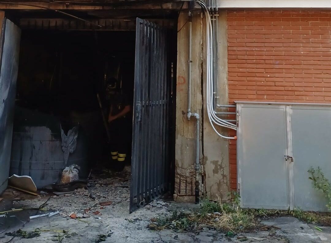 Palermo, incendio in un box auto danneggia&hellip;