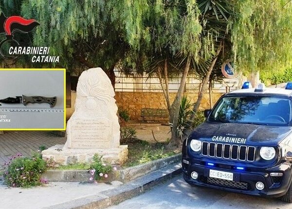San Michele di Ganzaria, brandisce un coltello&hellip;