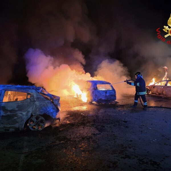 Nizza di Sicilia, incendio nella notte: quattro&hellip;