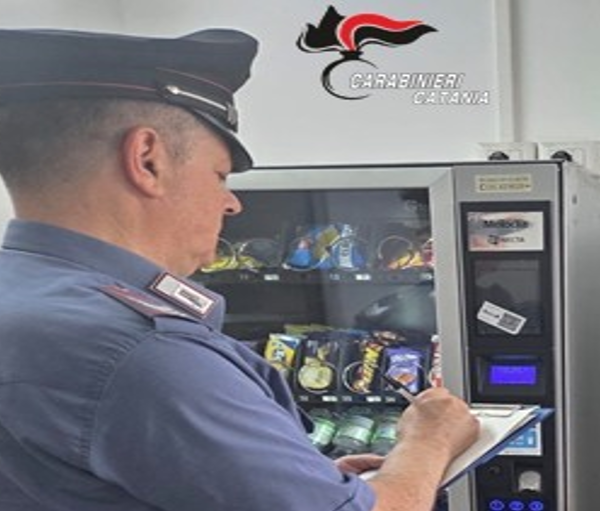 Catania, forzano il distributore universitario e rubano&hellip;