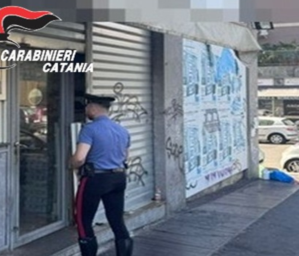 Catania, ruba generi alimentari e colpisce il&hellip;