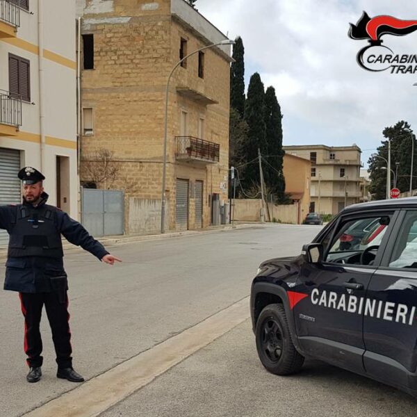 Trapani, fugge all’alt dei Carabinieri e forza&hellip;