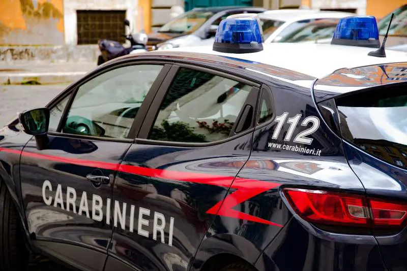 Scordia, tenta gesto estremo e poi aggredisce&hellip;