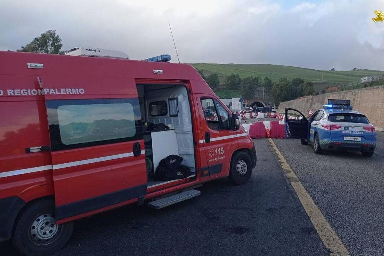 Auto a metano prende fuoco nella galleria&hellip;