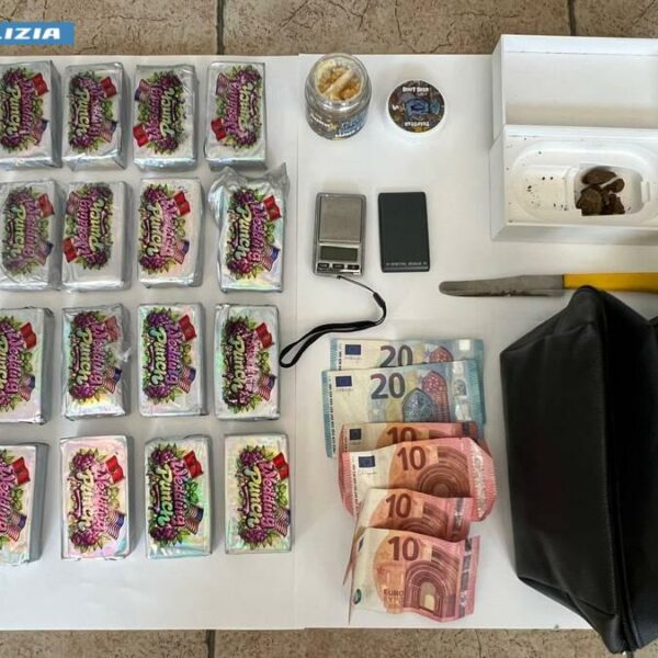 Priolo Gargallo, fermato 19enne con 20 panetti&hellip;