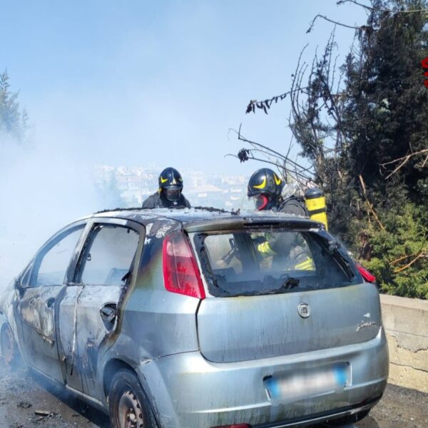 Melilli, auto alimentata a GPL prende fuoco&hellip;