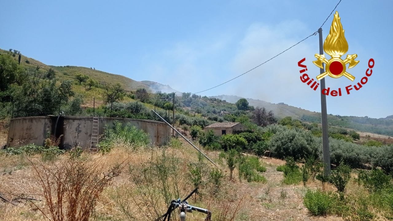 Catania, 45 interventi in dieci ore: incendi&hellip;