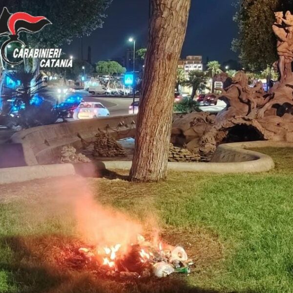 Catania, appicca il fuoco nel giardino della&hellip;