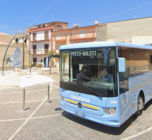Trappeto, turisti lasciati sotto il sole: il&hellip;