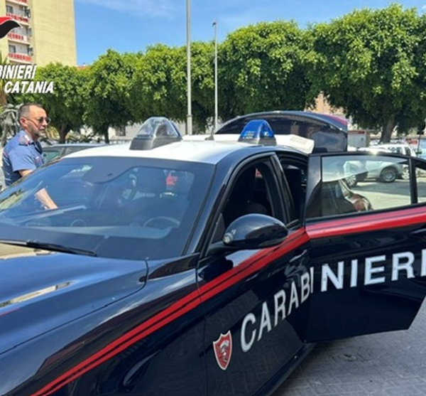 Paternò, si presenta di notte a casa&hellip;