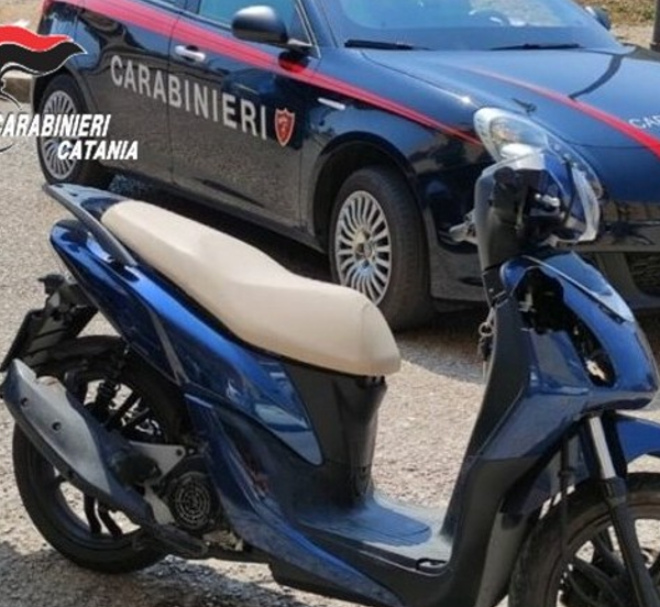 Catania, ruba un casco nel garage di&hellip;