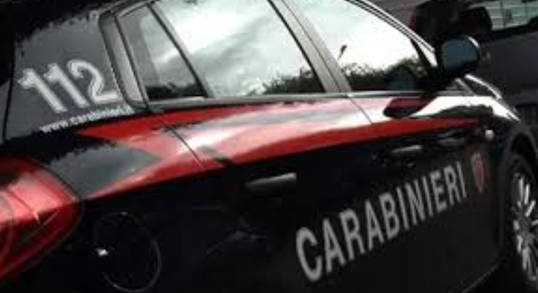 Terrasini, impugna un coltello da cucina durante&hellip;